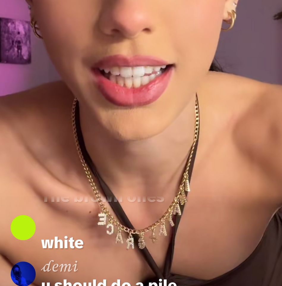 Custom name jewelry: The Amaya
