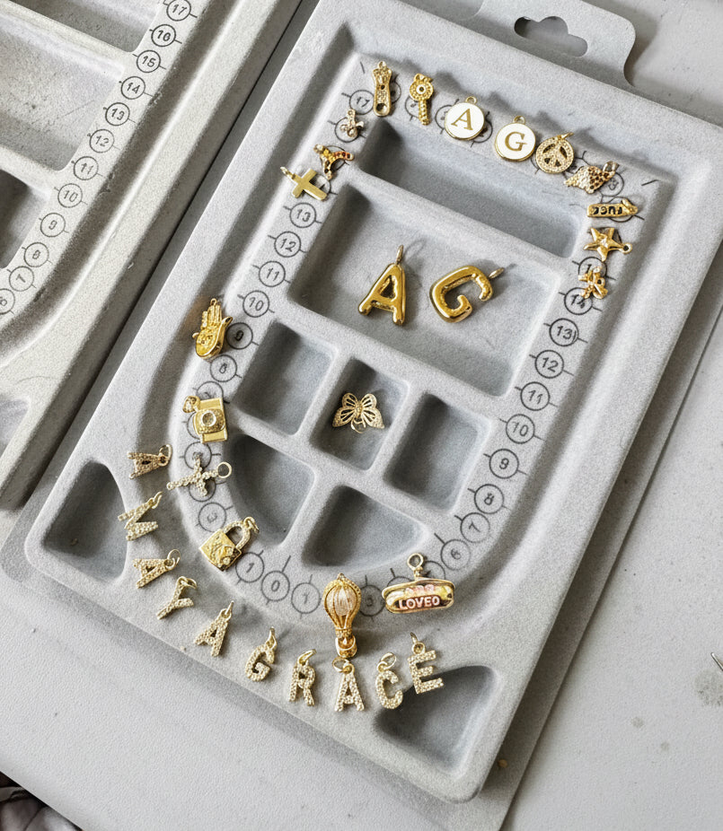 Custom name jewelry: The Amaya