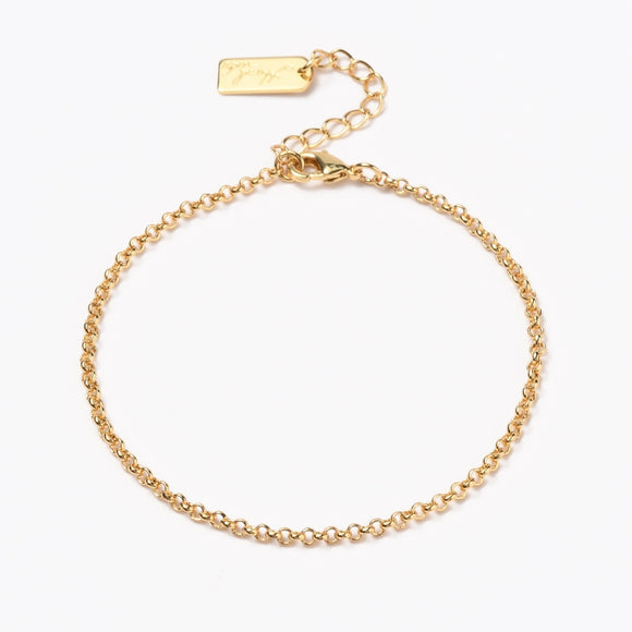 golden rolo chain bracelet with lobster claw clasp and extender chain over white background. 