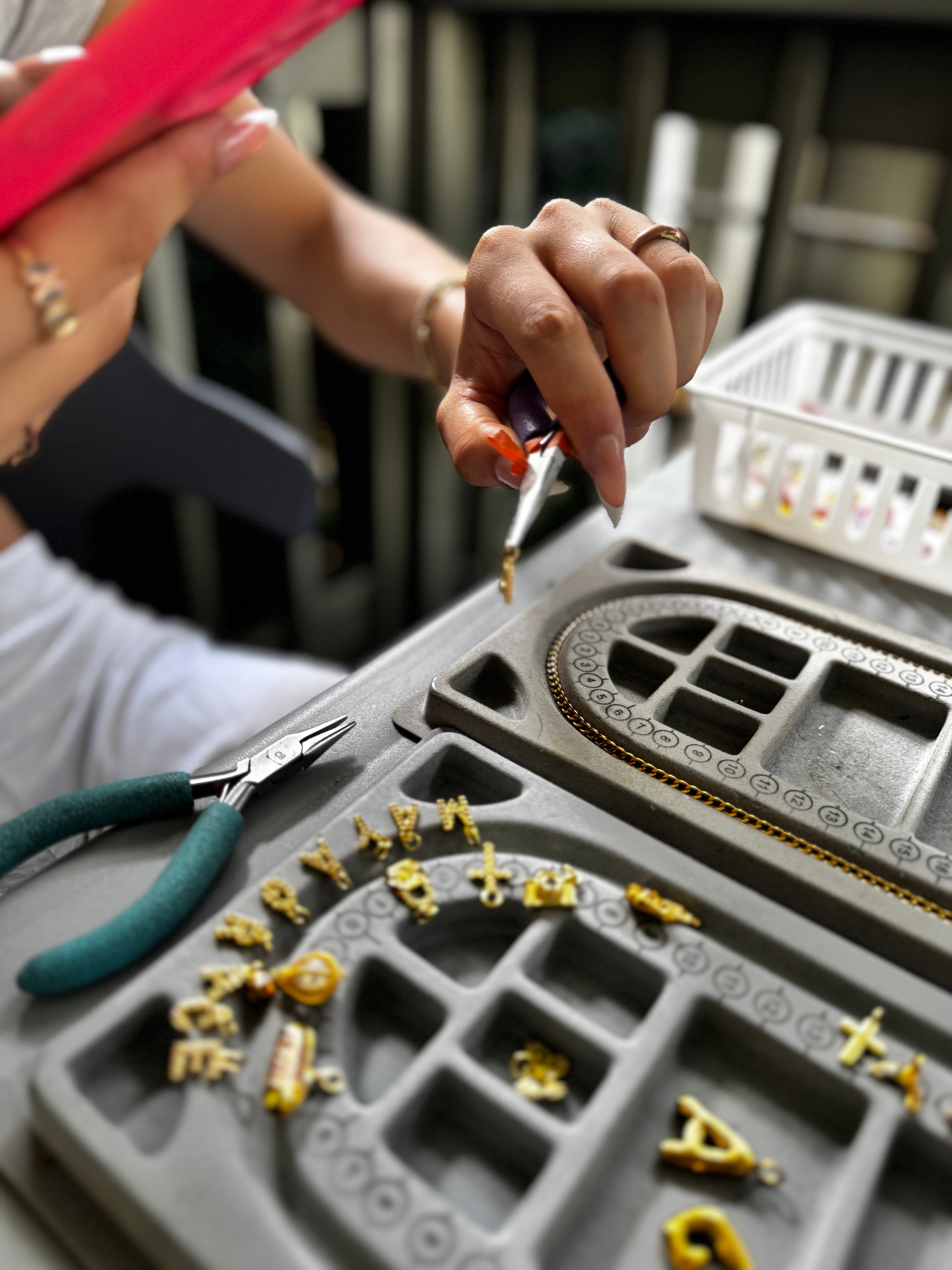Custom name jewelry: The Amaya