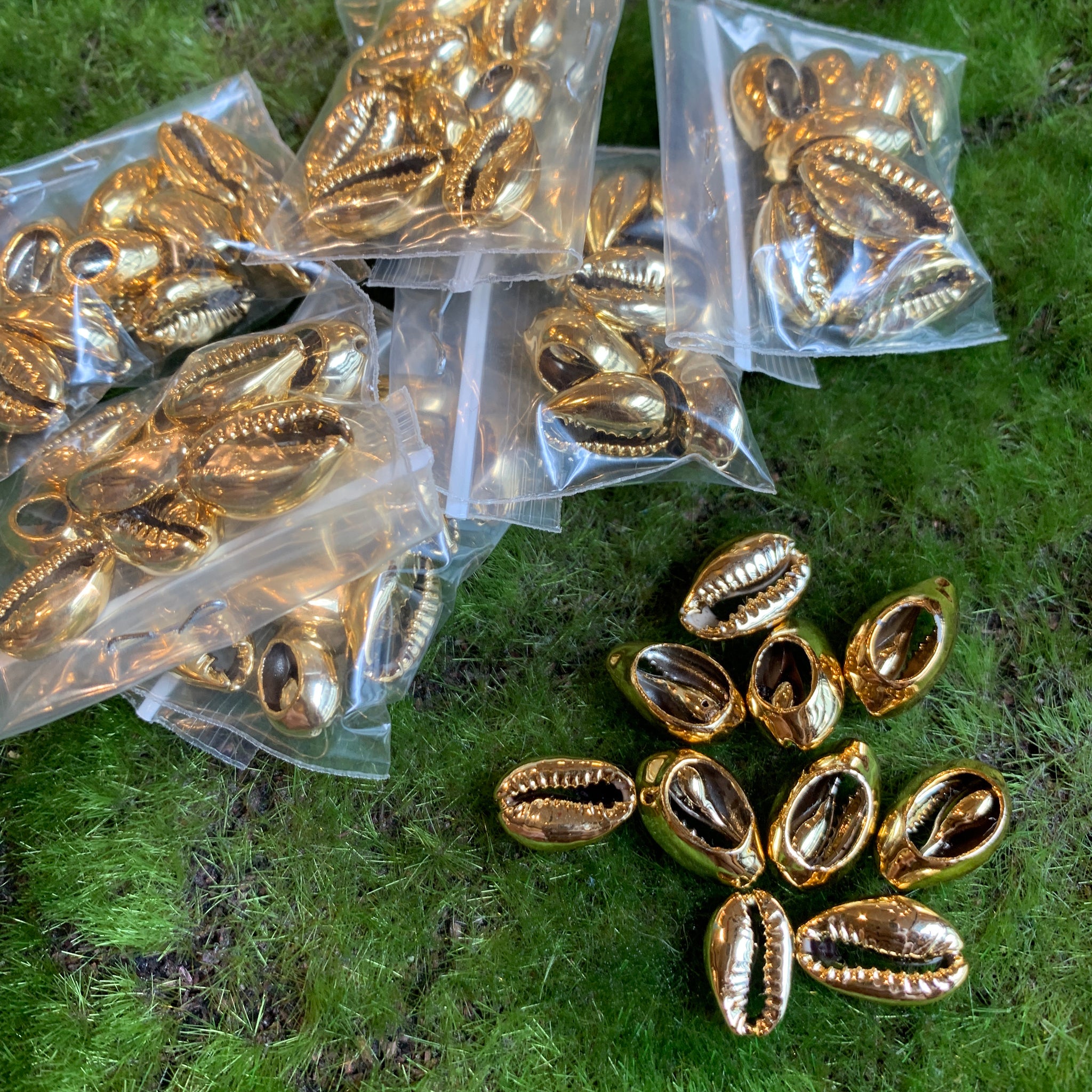 Gold dipped cowrie shells – The Bead Shop