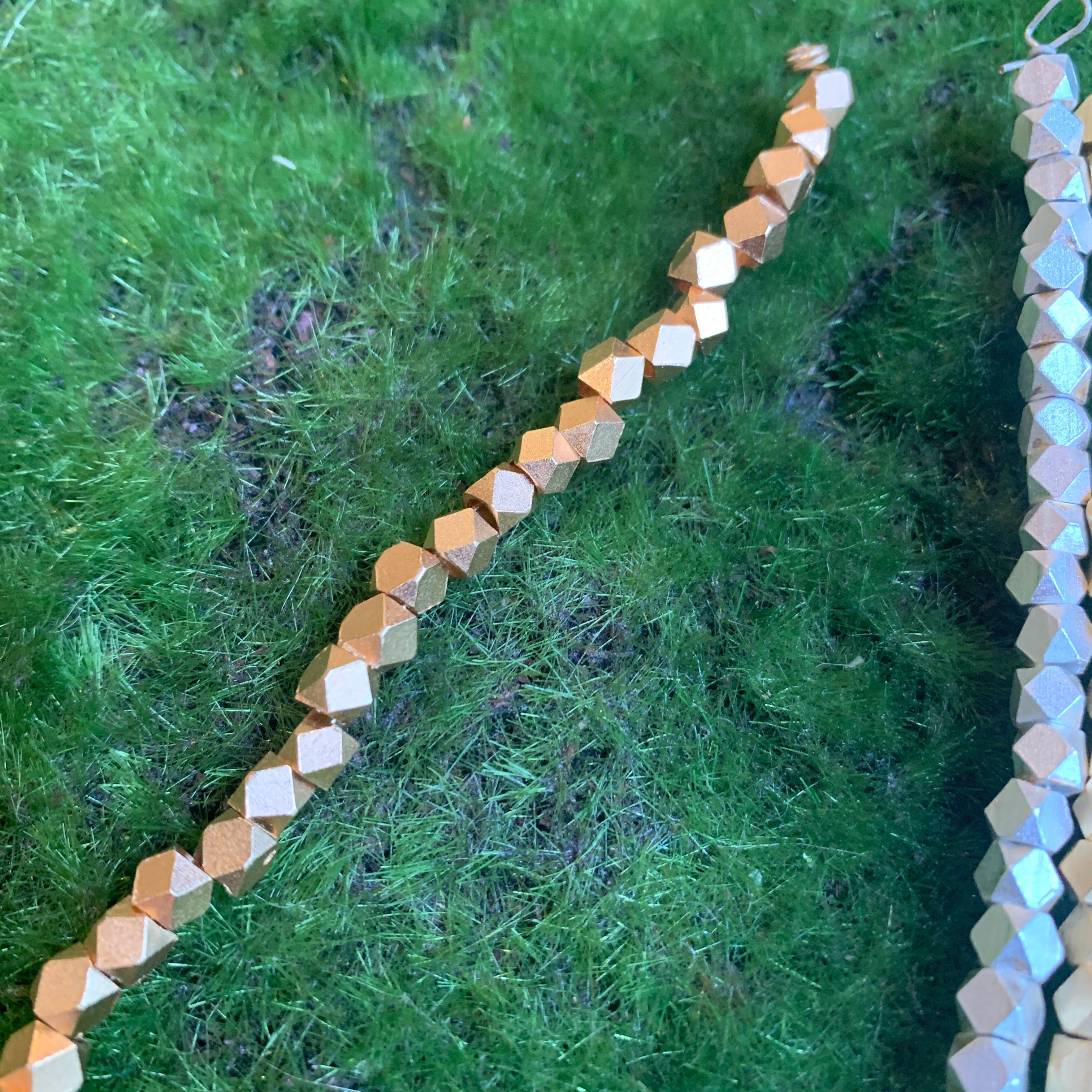 Large-Hole Faceted Cube Strands (4.5mm)