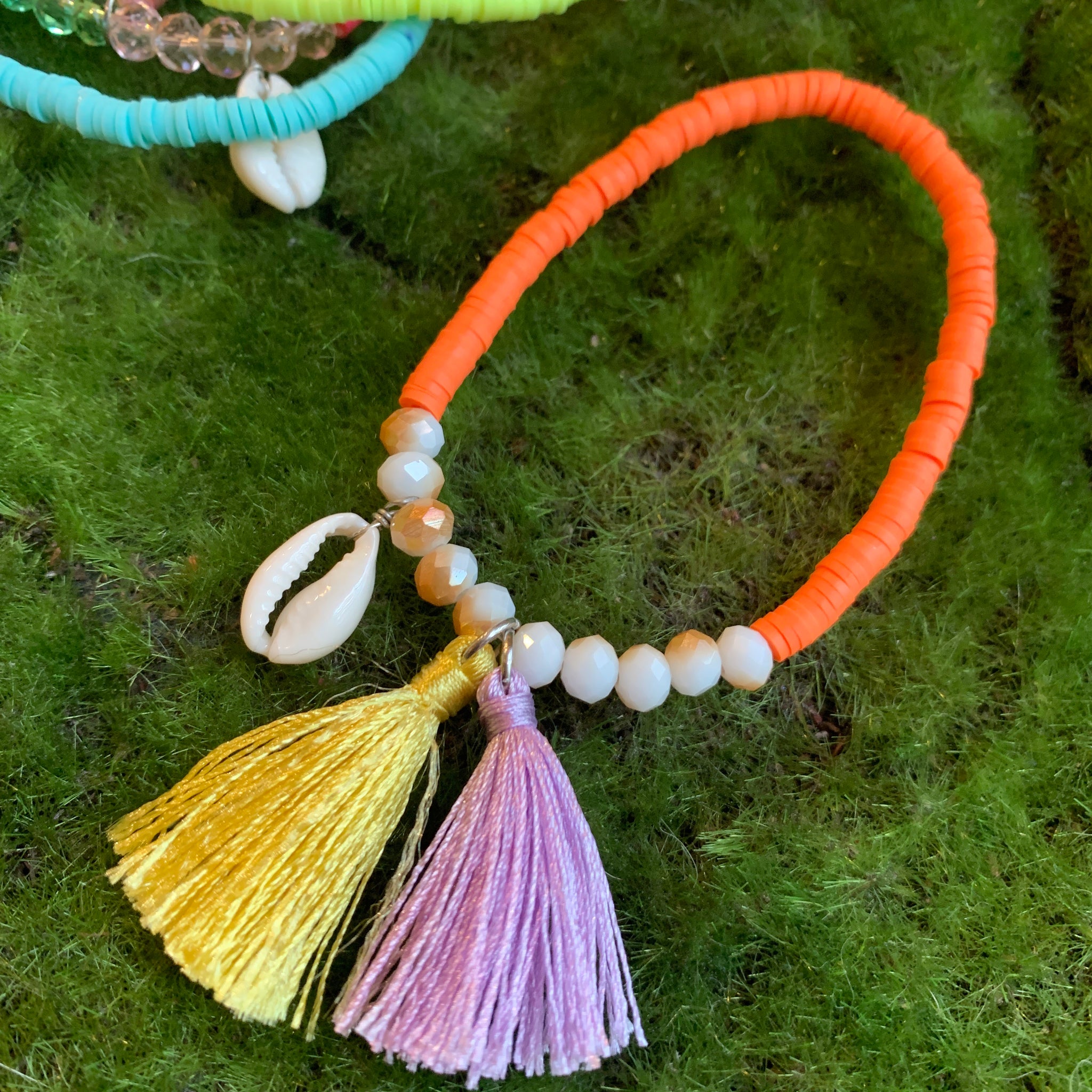TWO MINUTE BEAD AND TASSEL BRACELETS Mad in Crafts