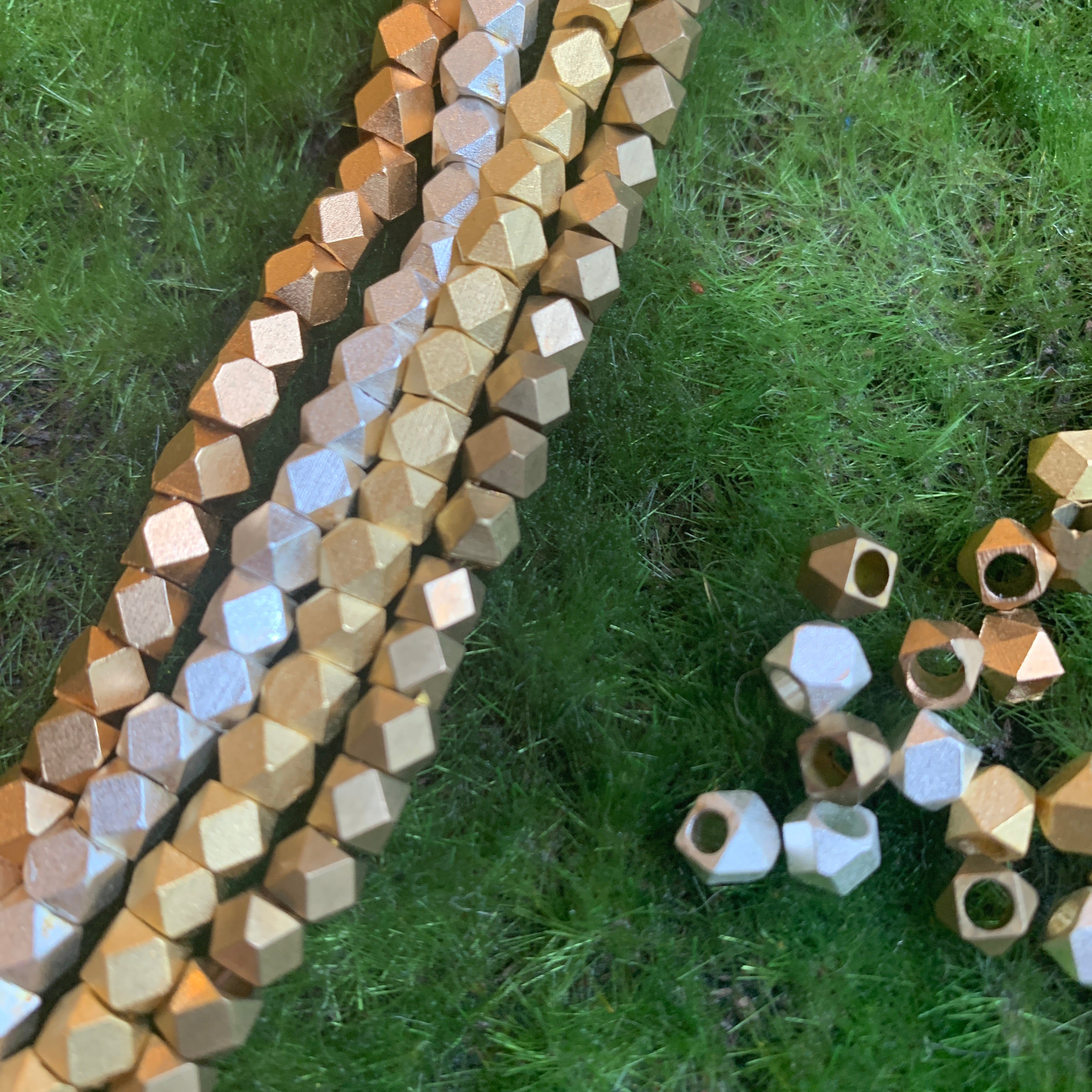 Large-Hole Faceted Cube Strands (4.5mm)