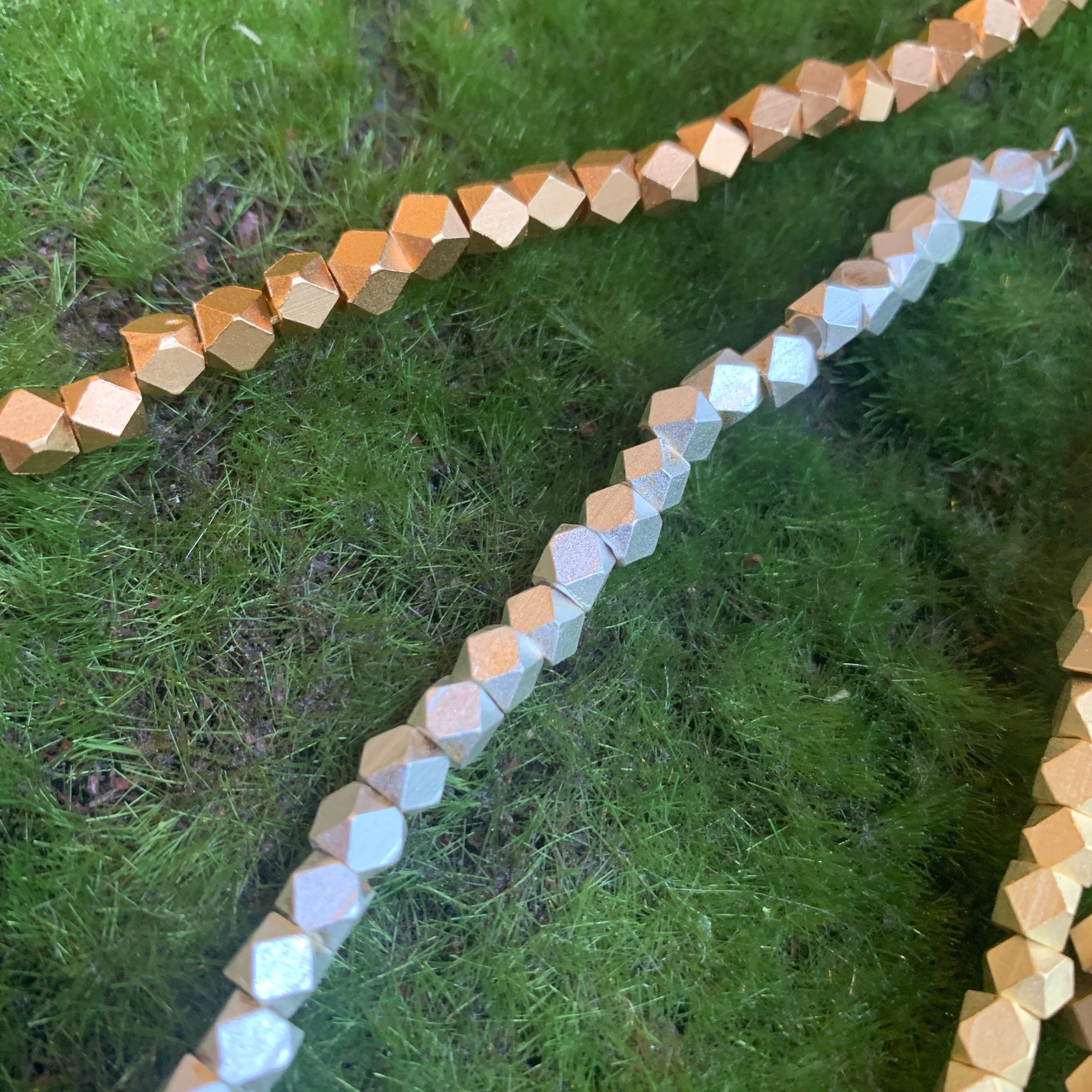 Large-Hole Faceted Cube Strands (4.5mm)